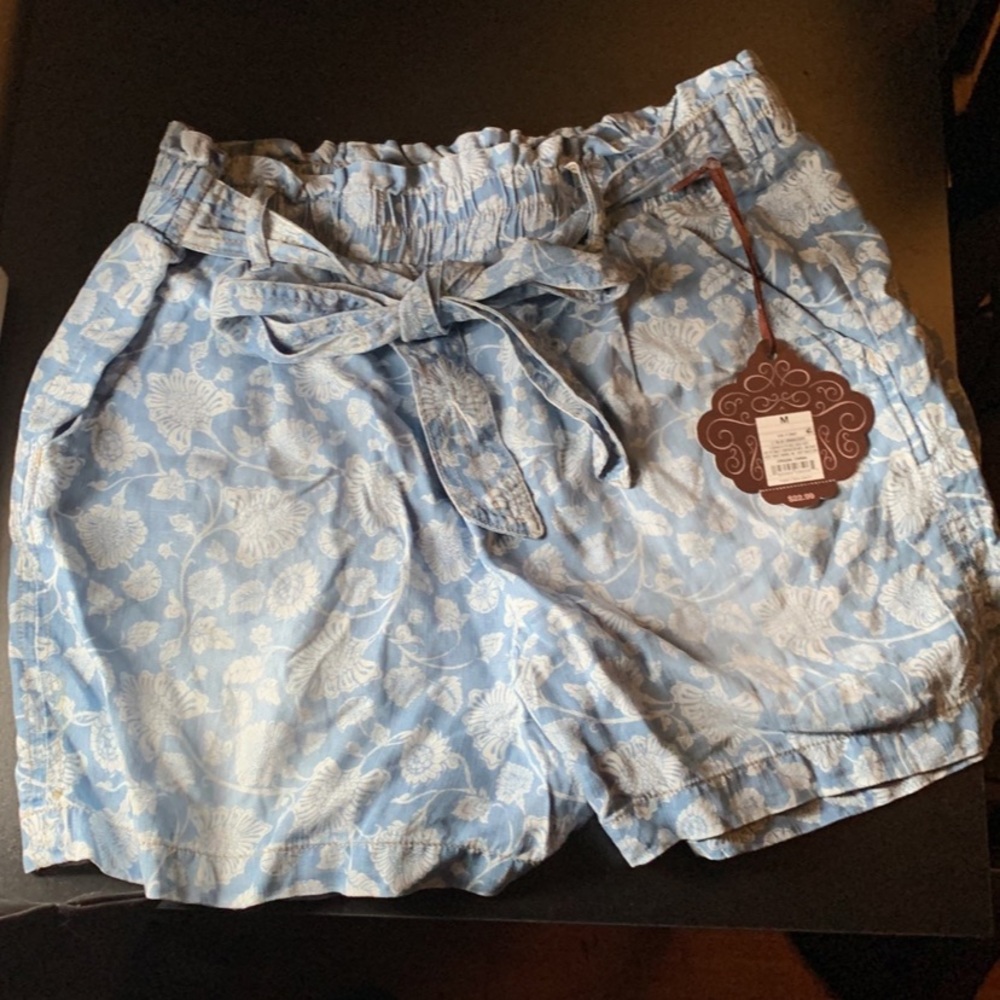 Blue floral shorts M